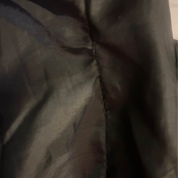 Elegant Black Pleated Trapezoid Handbag - Great Condition - Picture 7 of 7